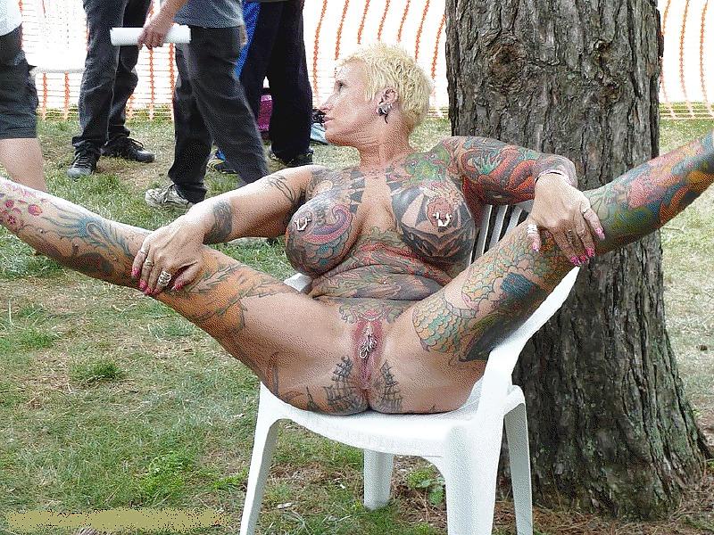 11P My mom has a tatoo