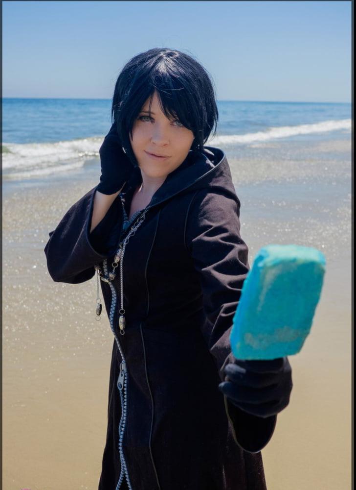 25P Kingdom Hearts beach cosplay strip