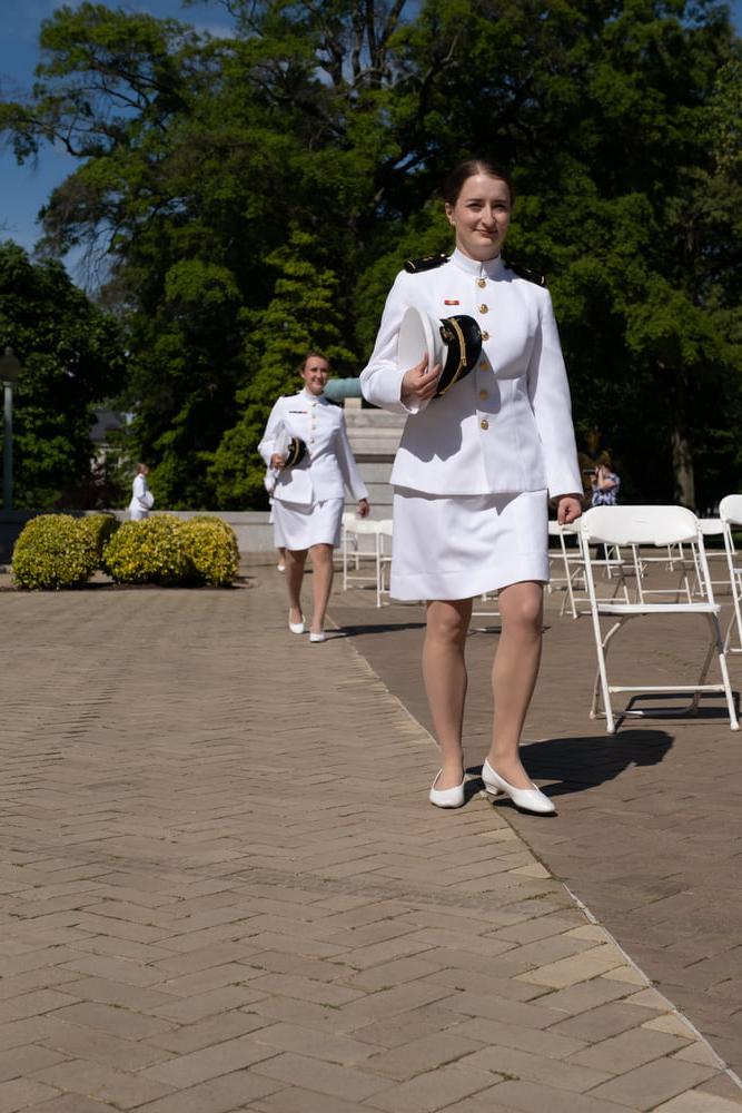 20P navy women in pantyhose