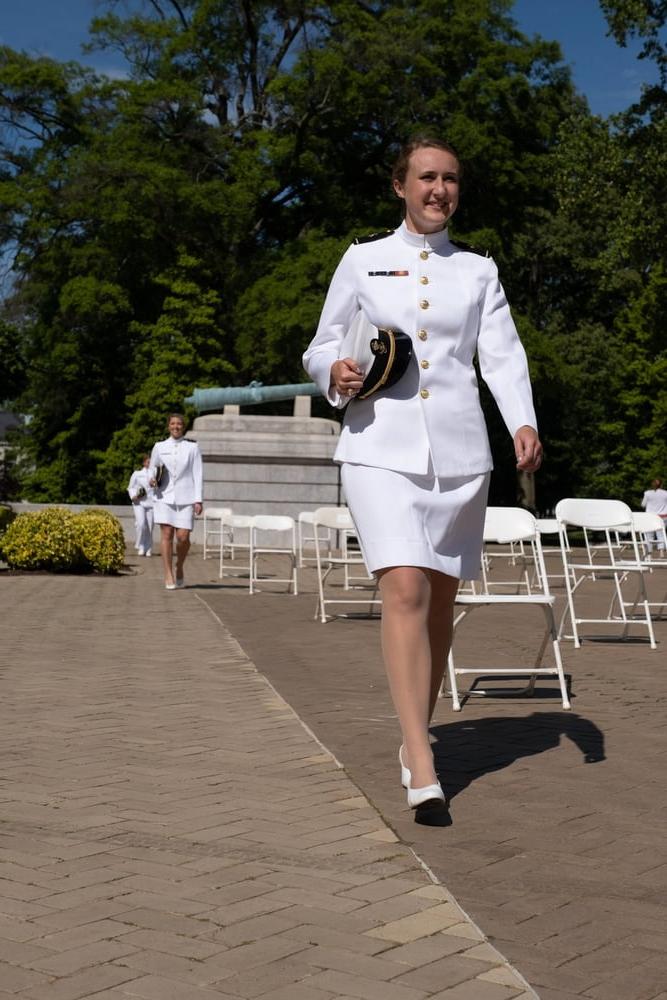 20P navy women in pantyhose