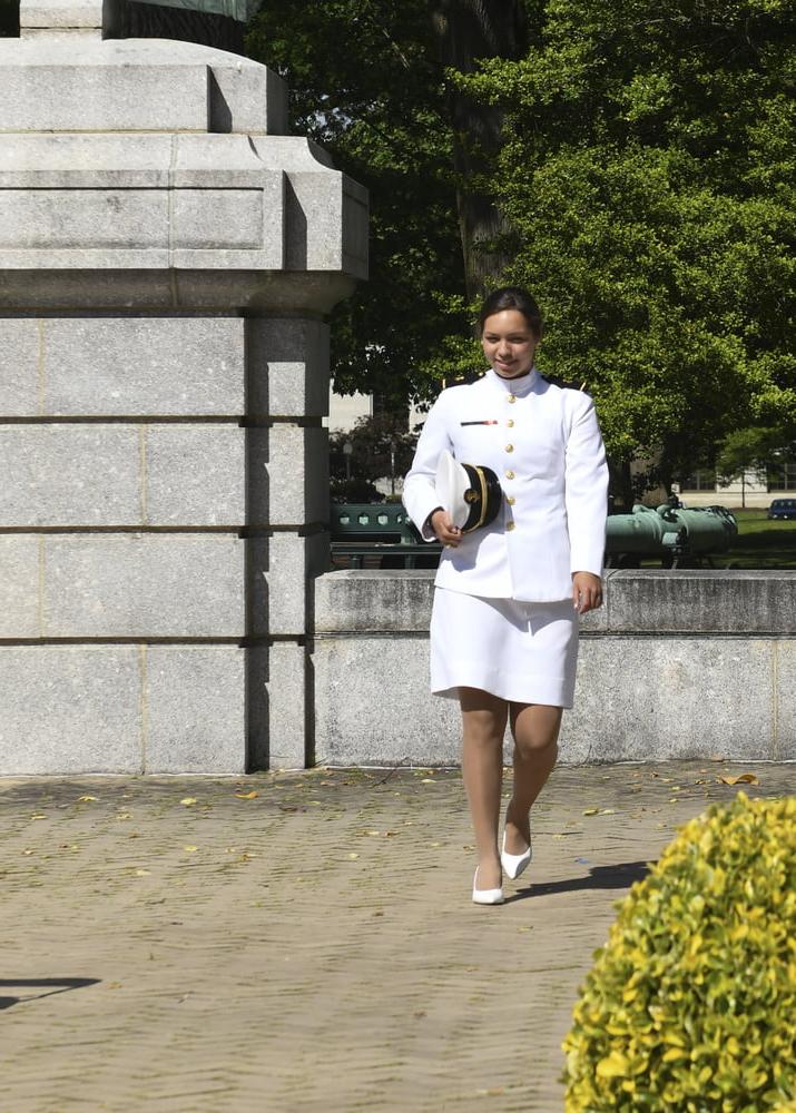 20P navy women in pantyhose