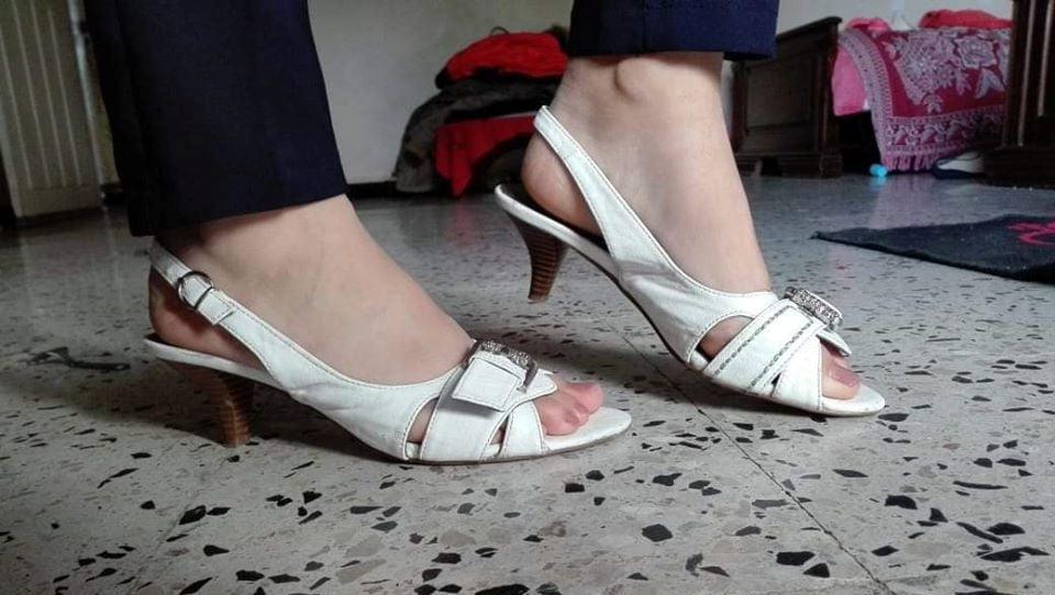 5P I am a dirty dog under the feet of women 001