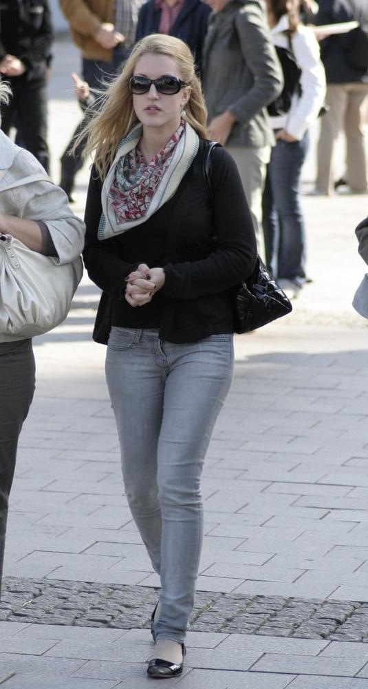 25P Street Pantyhose - HUT Sluts