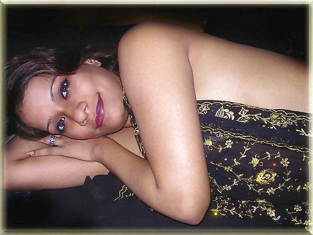25P Pakistani Hot Babe