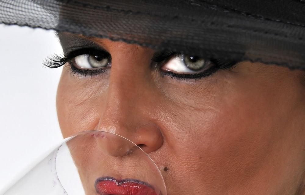 25P Mature woman in a black hat