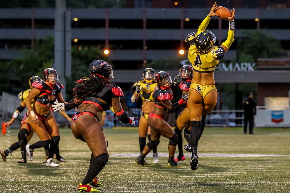 16P SekushiLover - The Hot Women of Lingerie Football