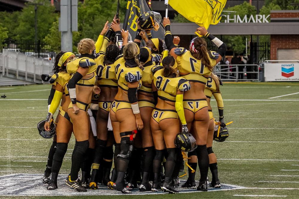 16P SekushiLover - The Hot Women of Lingerie Football