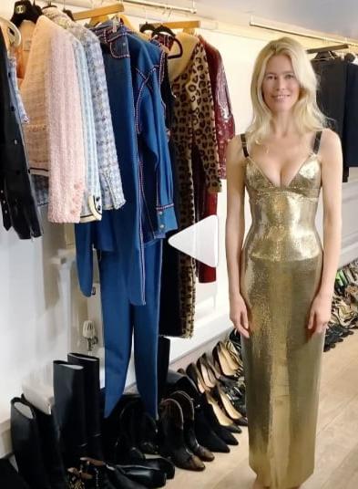 16P Claudia Schiffer - Sexy MILF In Silver Dress