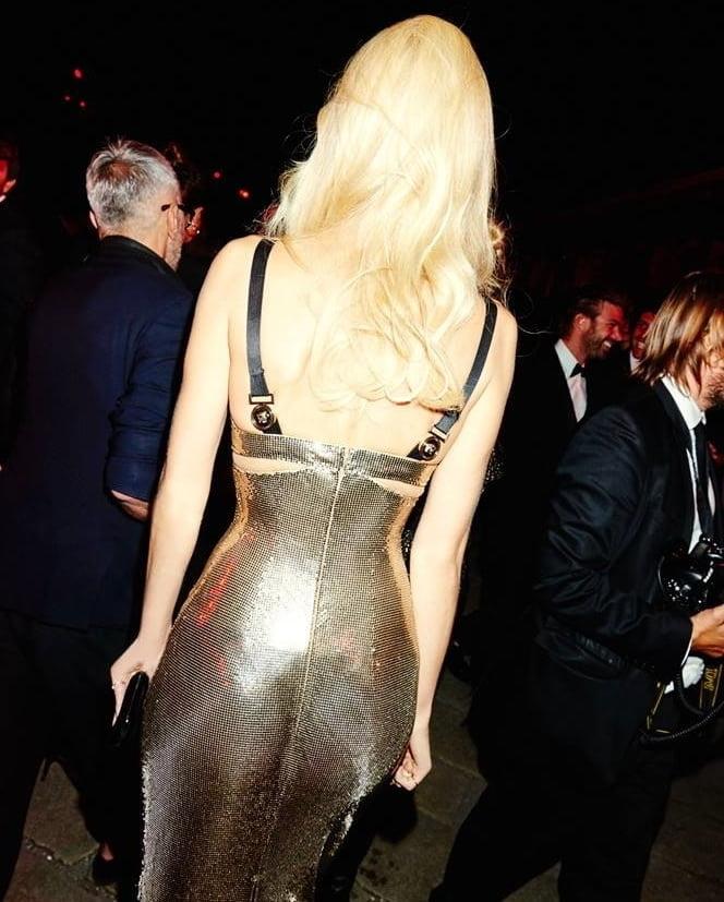 16P Claudia Schiffer - Sexy MILF In Silver Dress