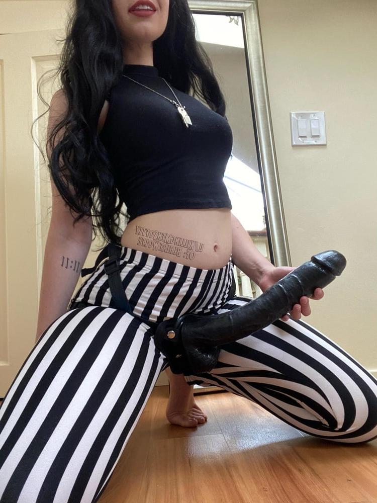 16P Strapon Babes Vol 12