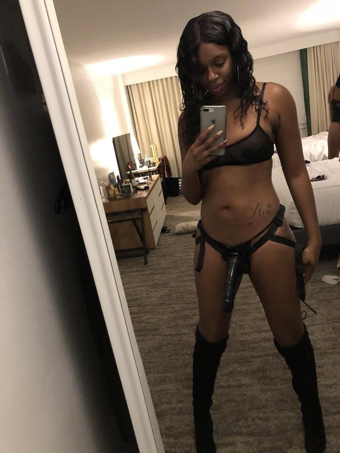 16P Strapon Babes Vol 12