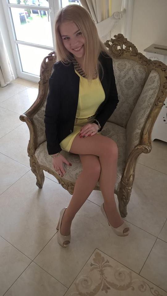 25P sexy females in tights pantyhose nylons 61