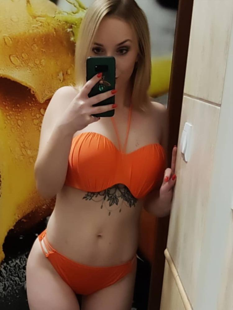 17P Monika hot Polish busty slut selfie pics