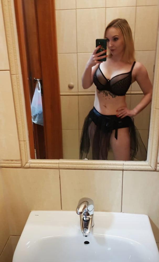 17P Monika hot Polish busty slut selfie pics