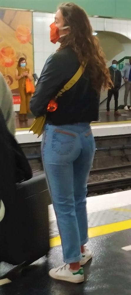 10P A french brunette masked waiting at the station