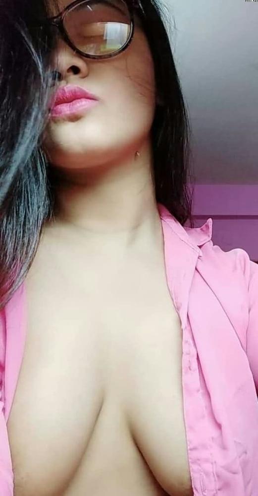 9P Pakistani Selfies
