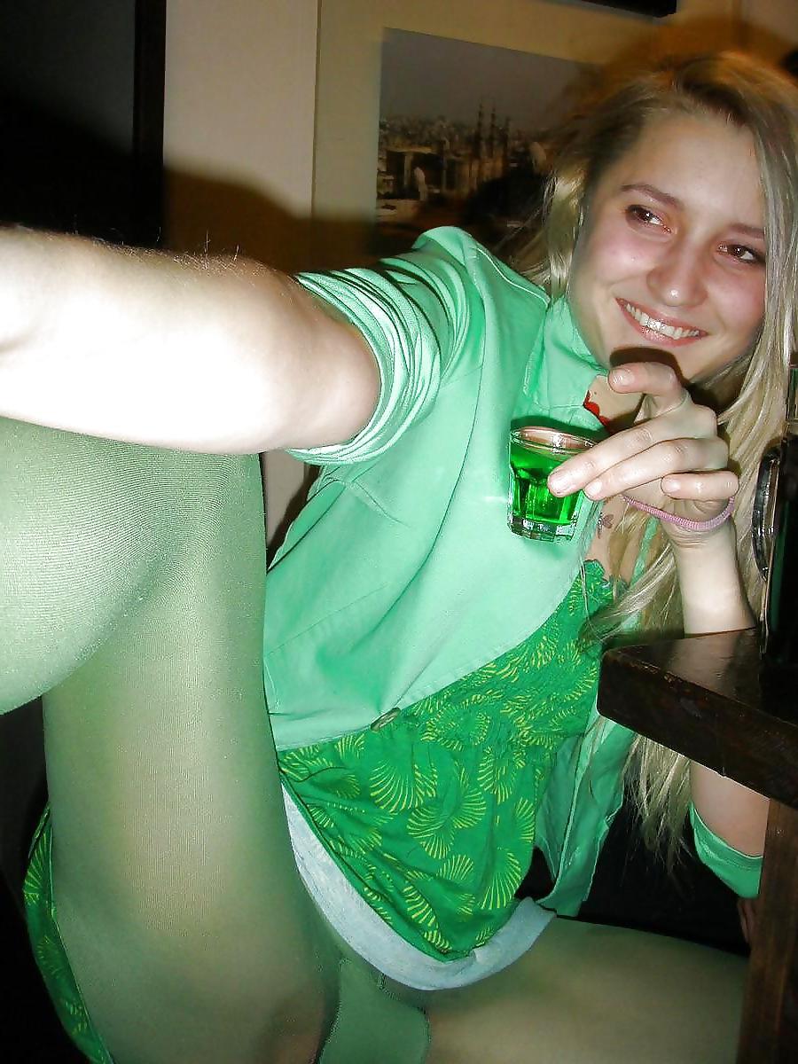 19P Amateurs in Stockings & Pantyhose
