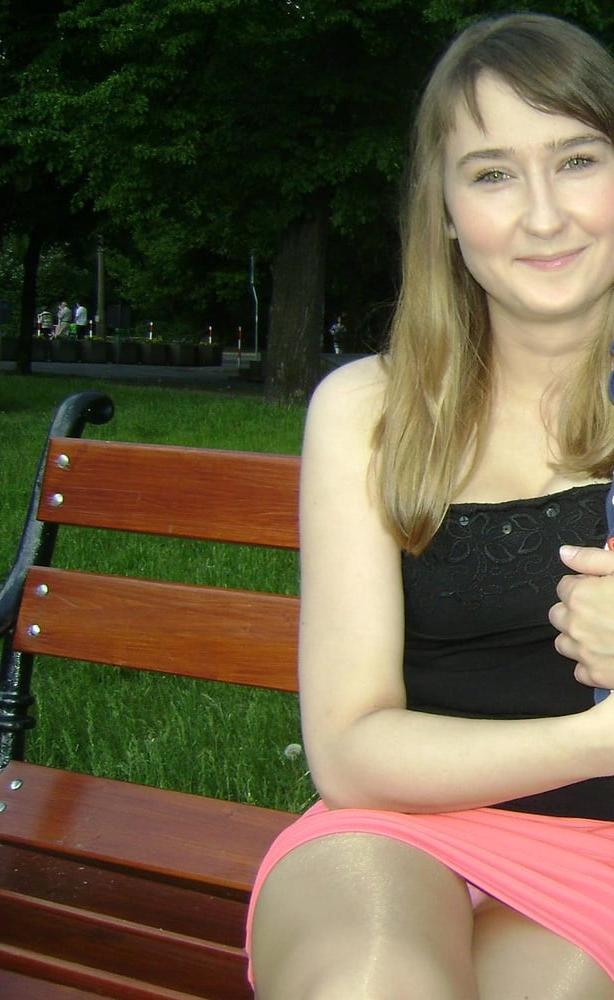 25P sexy females in tights pantyhose nylons 65