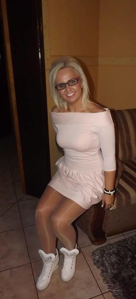 25P sexy females in tights pantyhose nylons 65