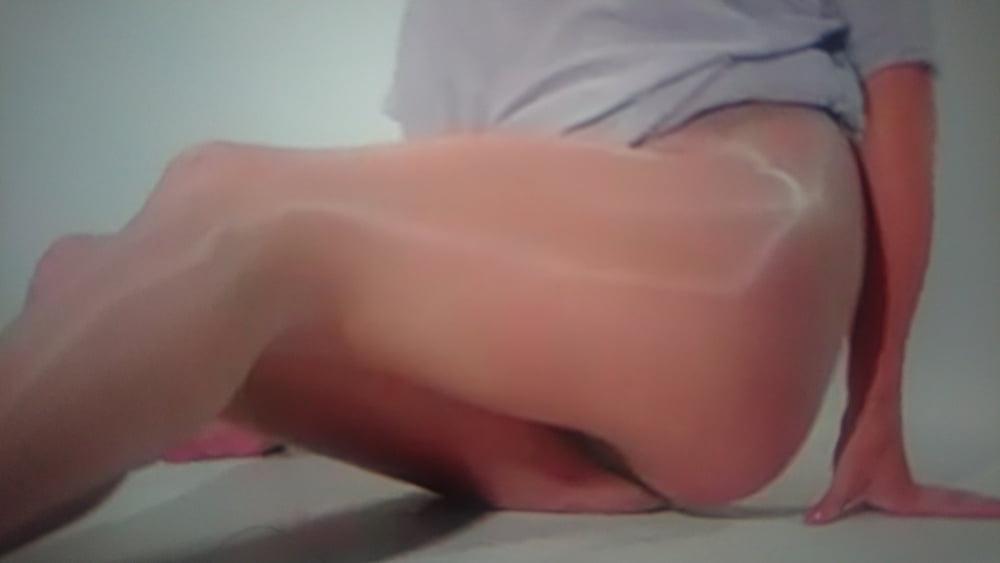 25P Pantyhose show