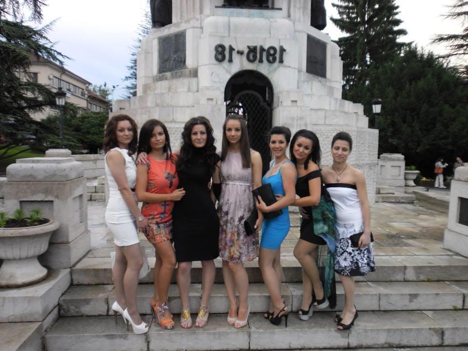 25P sexy females in tights pantyhose nylons 57