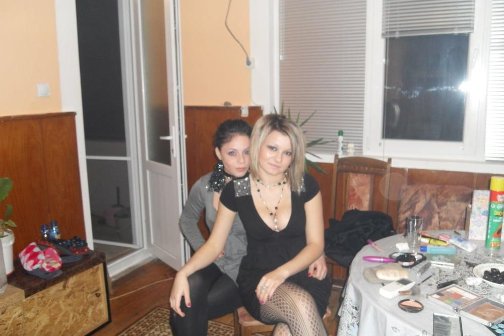 25P sexy females in tights pantyhose nylons 57