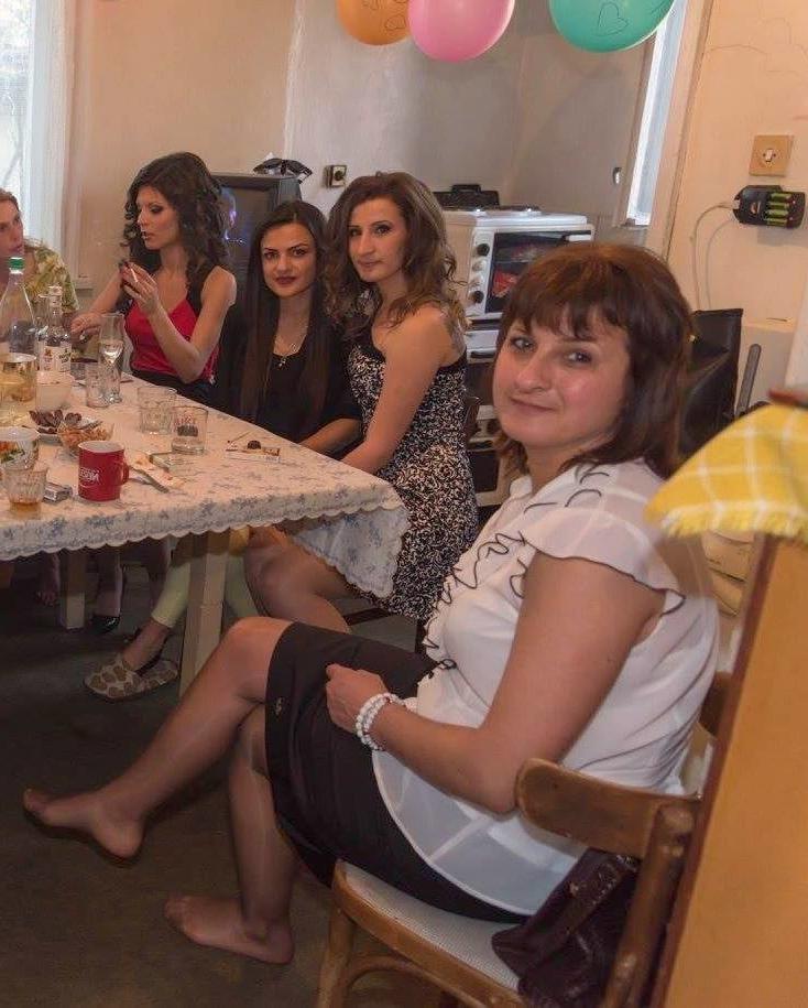 25P sexy females in tights pantyhose nylons 57