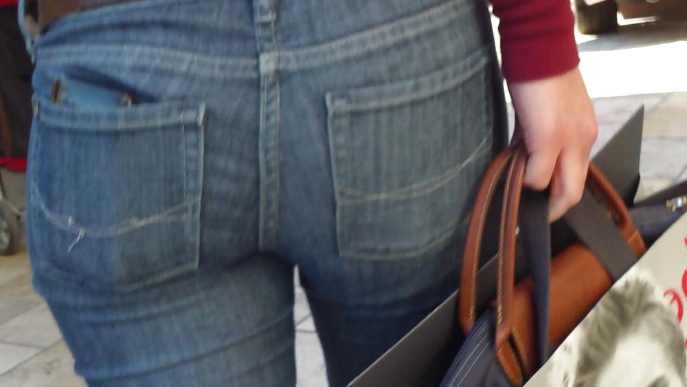 24P Nice teen butt & ass in blue jeans today