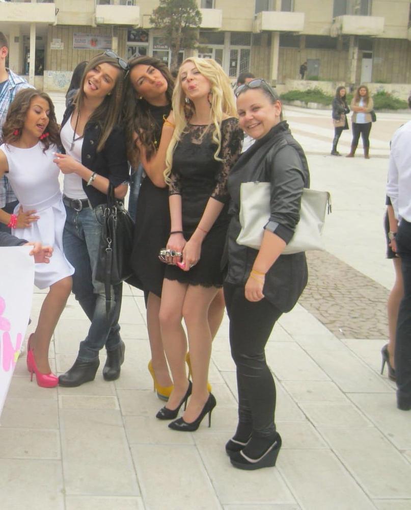 25P sexy females in tights pantyhose nylons 59