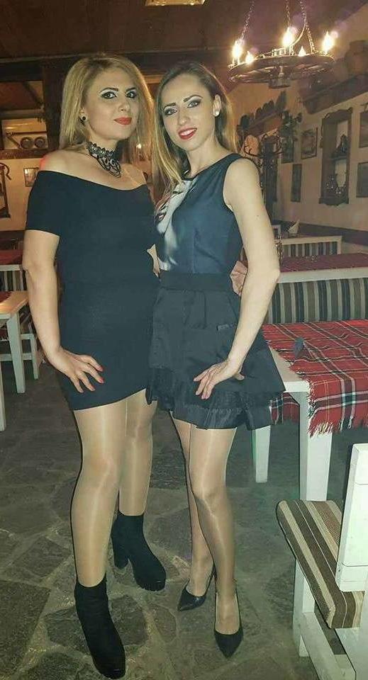 25P sexy females in tights pantyhose nylons 59