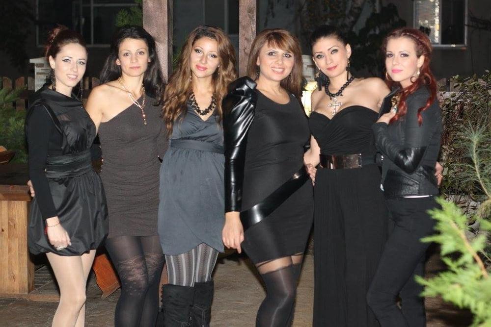 25P sexy females in tights pantyhose nylons 59