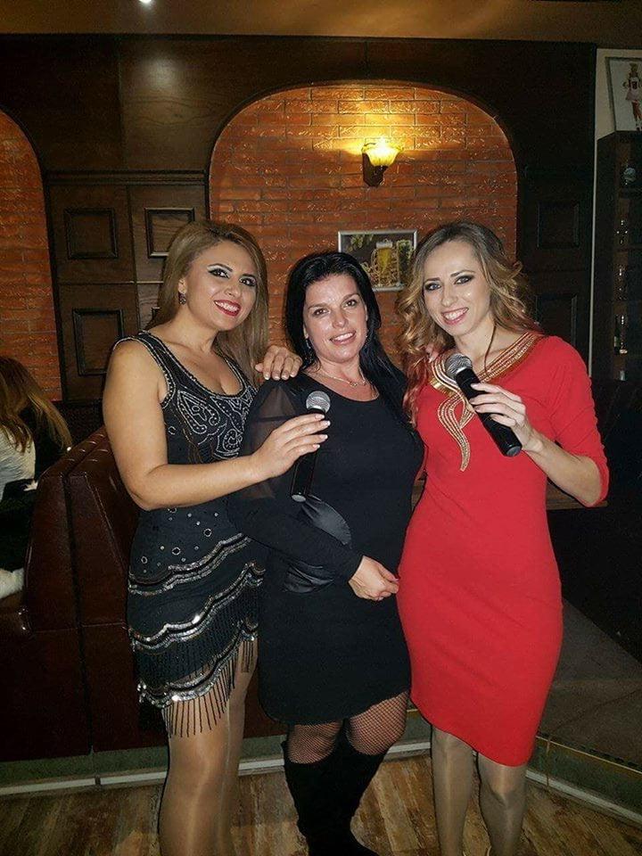 25P sexy females in tights pantyhose nylons 59