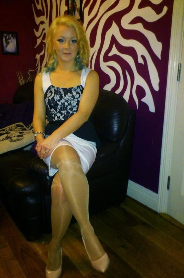 25P sexy females in tights pantyhose nylons 63