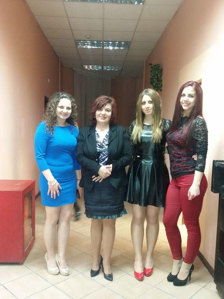 25P sexy females in tights pantyhose nylons 55