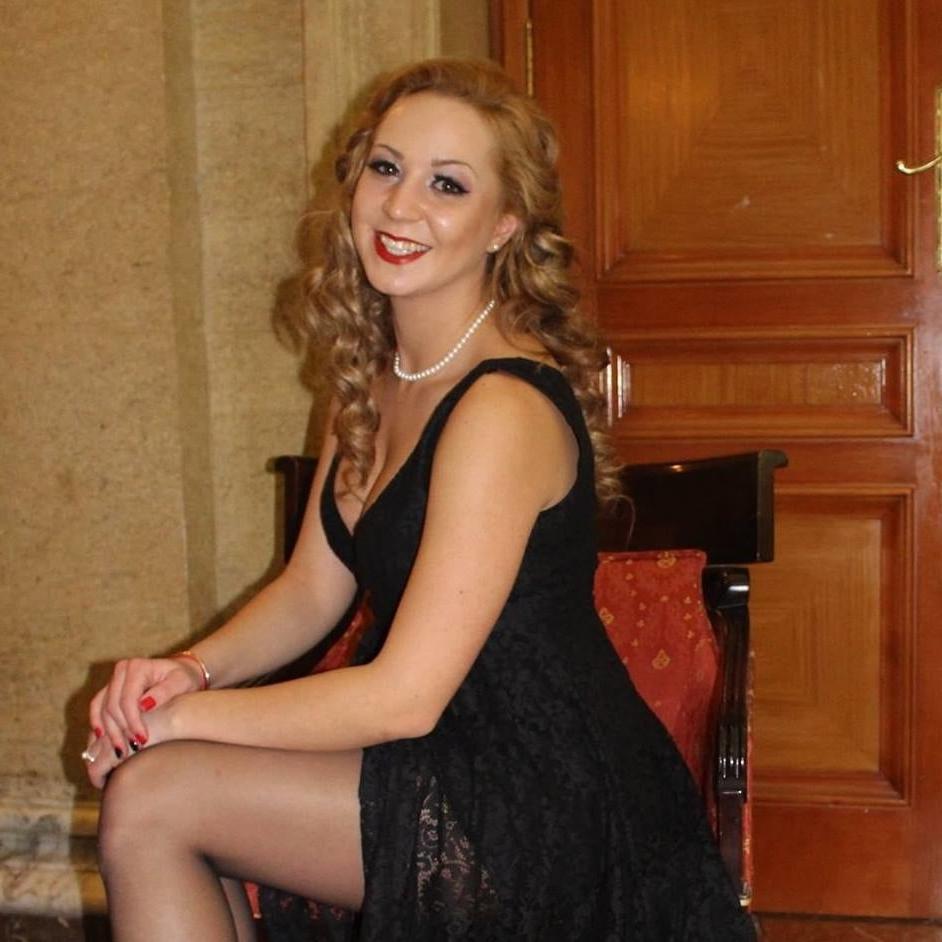 25P sexy females in tights pantyhose nylons 55