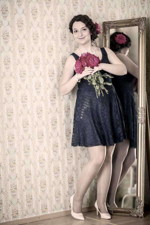 25P sexy females in tights pantyhose nylons 49