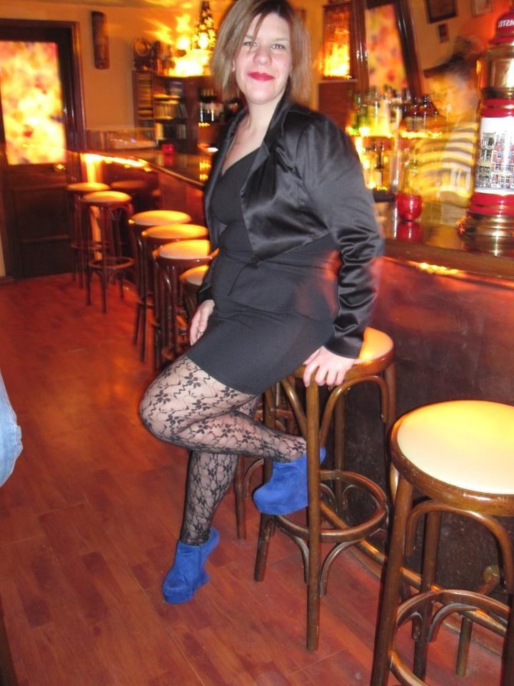 25P sexy females in tights pantyhose nylons 49