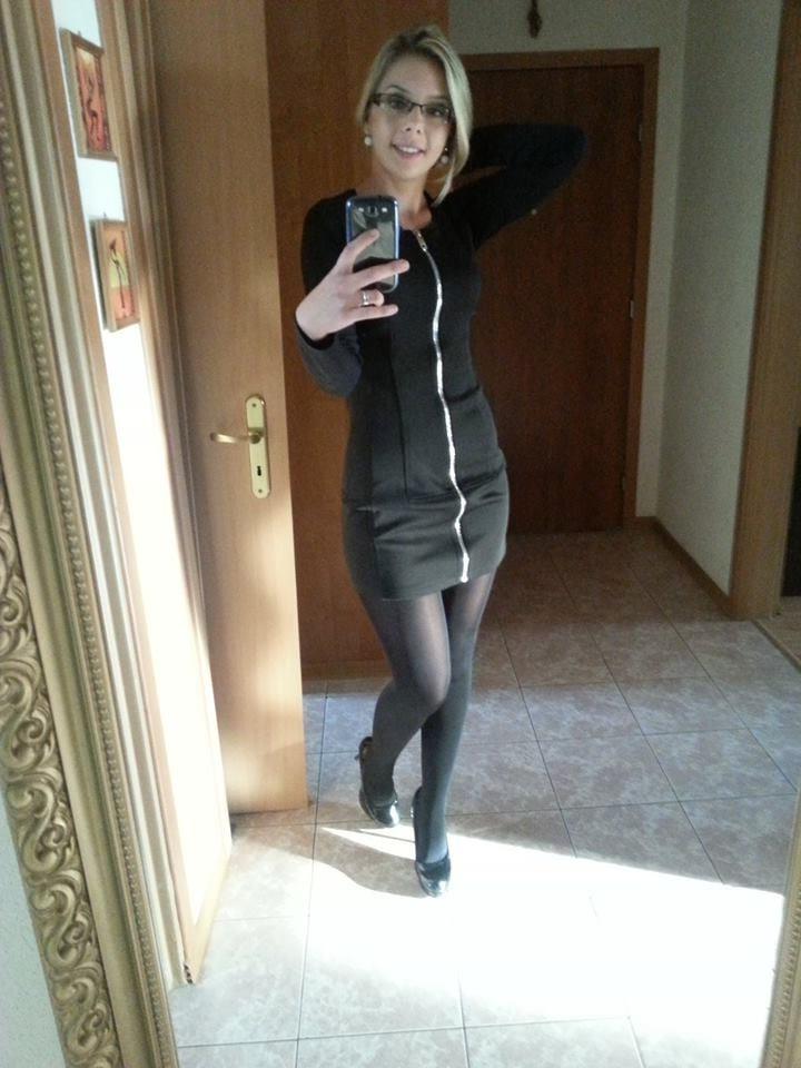 25P sexy females in tights pantyhose nylons 50