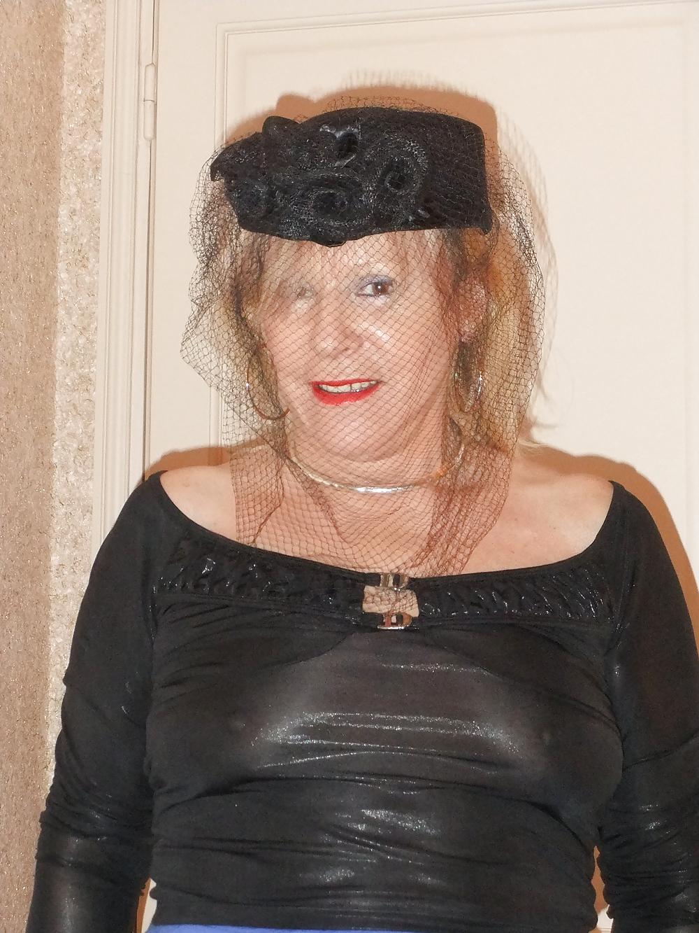 19P Love women in hat...