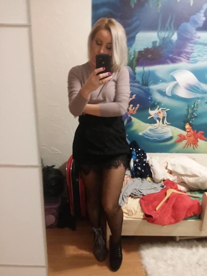 25P sexy females in tights pantyhose nylons 46