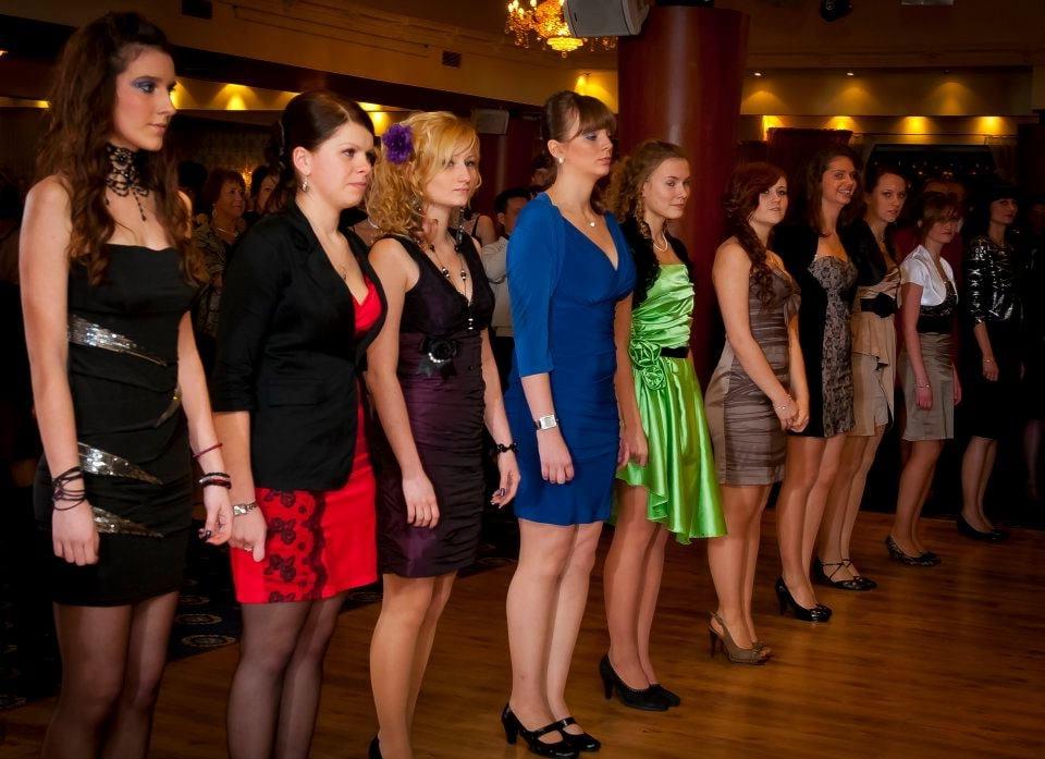 25P sexy females in tights pantyhose nylons 53