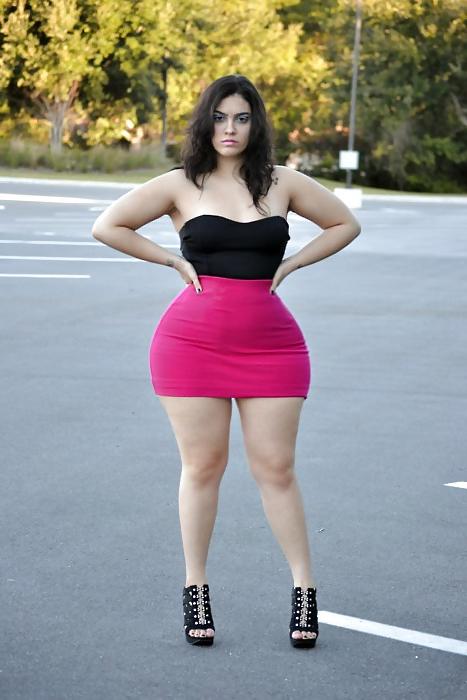 25P Thick Arab Girls