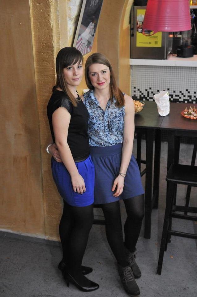 25P sexy females in tights pantyhose nylons 54