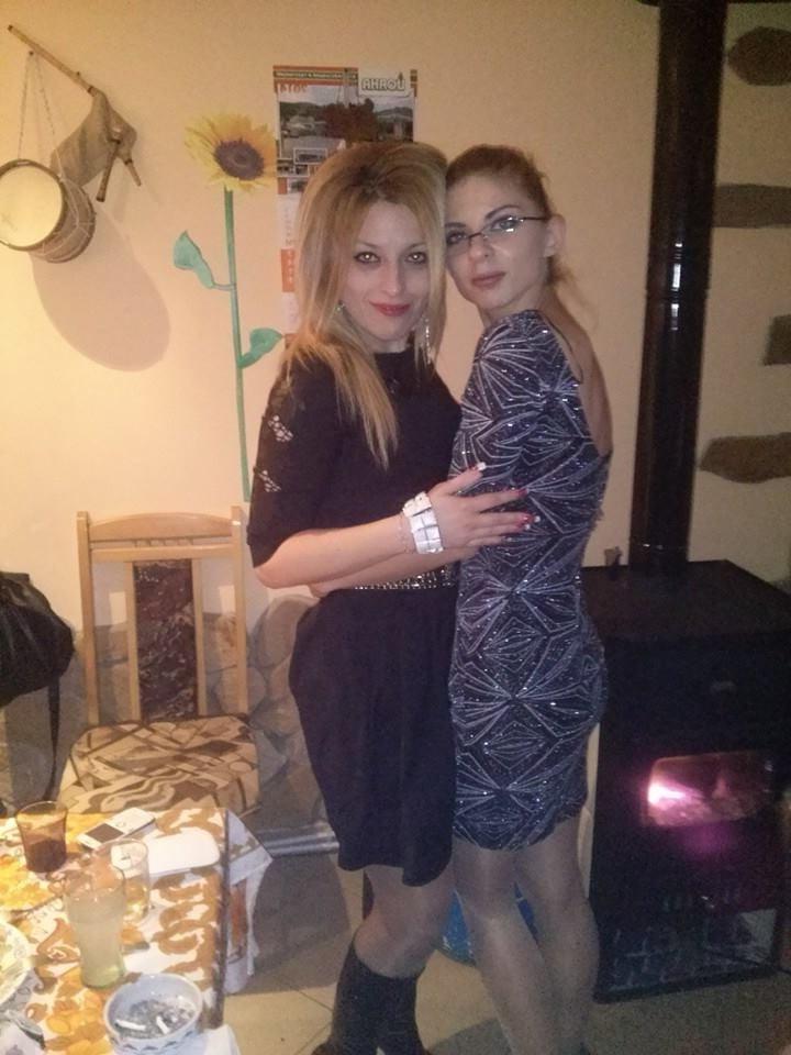 25P sexy females in tights pantyhose nylons 54