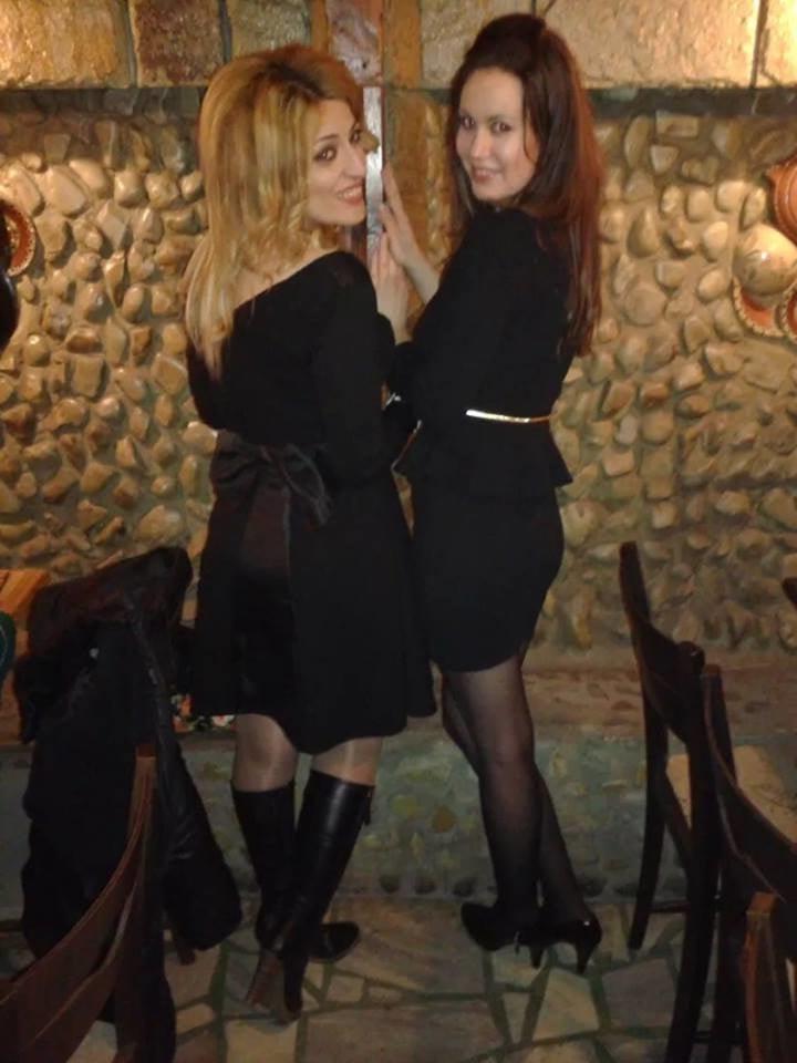 25P sexy females in tights pantyhose nylons 54