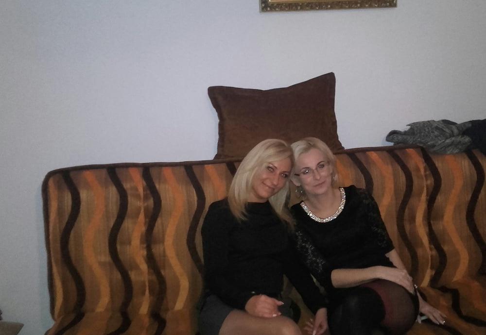 25P sexy females in tights pantyhose nylons 54