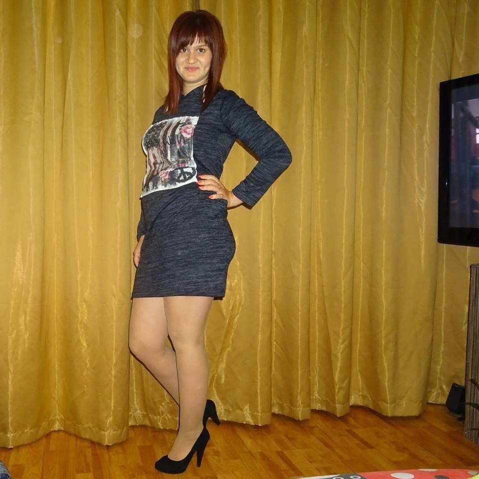 25P sexy females in tights pantyhose nylons 54