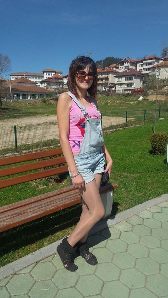 25P sexy females in tights pantyhose nylons 42