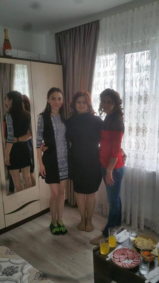 25P sexy females in tights pantyhose nylons 42