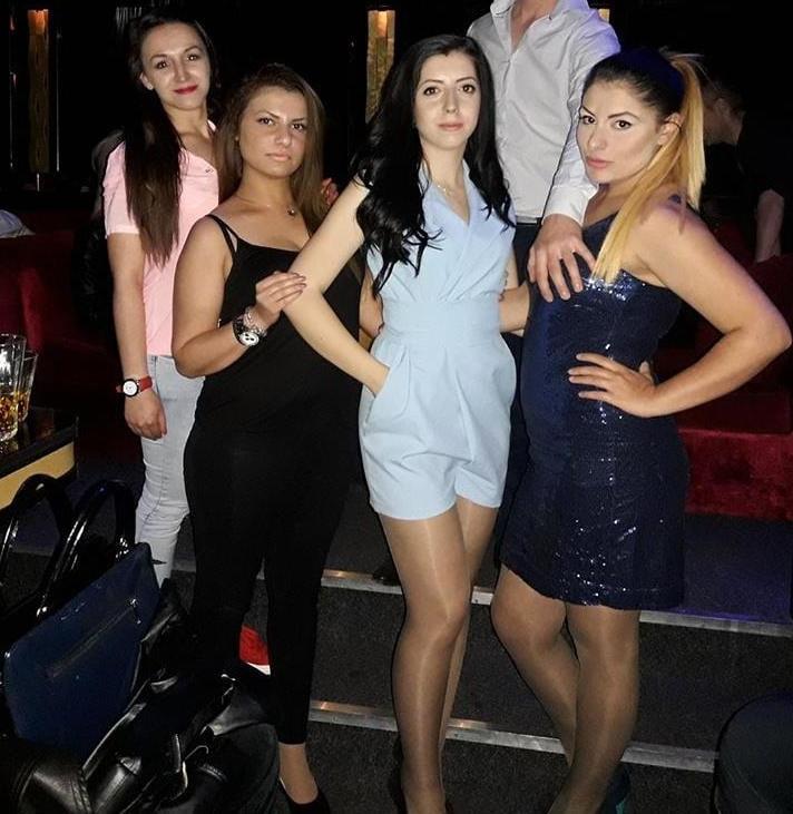 25P sexy females in tights pantyhose nylons 42